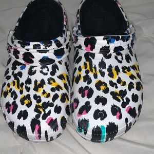 Croc Fuzzy Lined White Leopard Clog